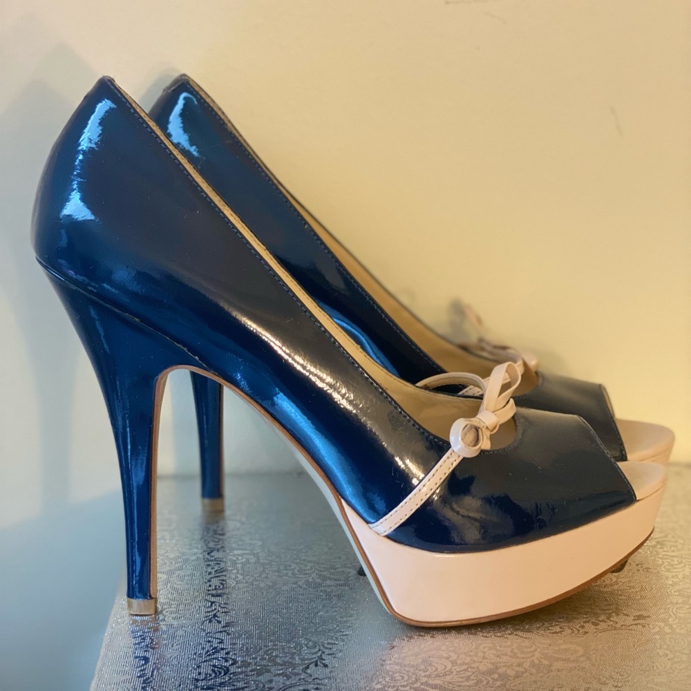 Enzo Angiolini Navy/Taupe Patent leather platform heels
